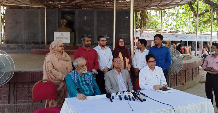 বাংলা একাডেমিতে চলছে বৈশাখী মেলা