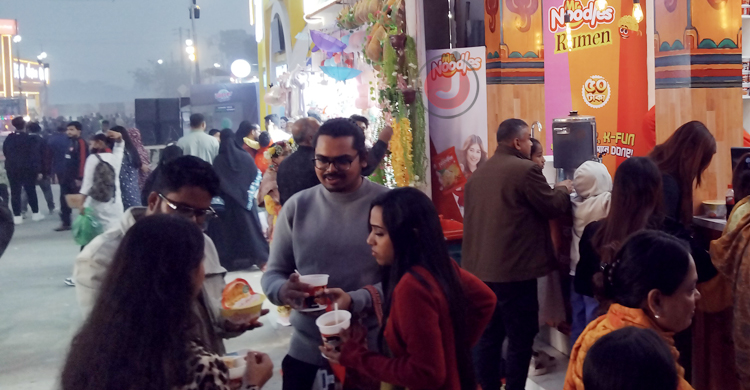 মি. নুডলসে বিভিন্ন অফার, প্যাভিলিয়নে উপচেপড়া ভিড়