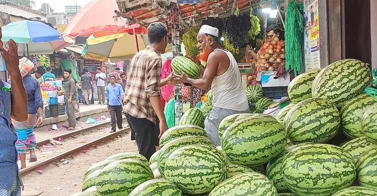 &lsquo;ছোট সাইজের তরমুজ ৪০০ টাকা হয় কী করে?&rsquo;