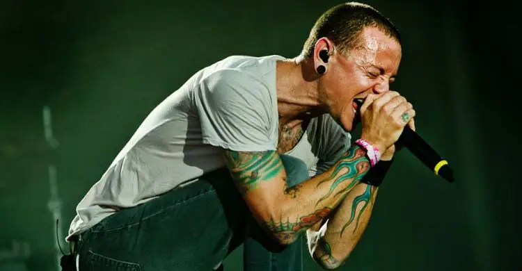 পুরুষরা কেন তাদের ডিপ্রেশন লুকিয়ে রাখেন