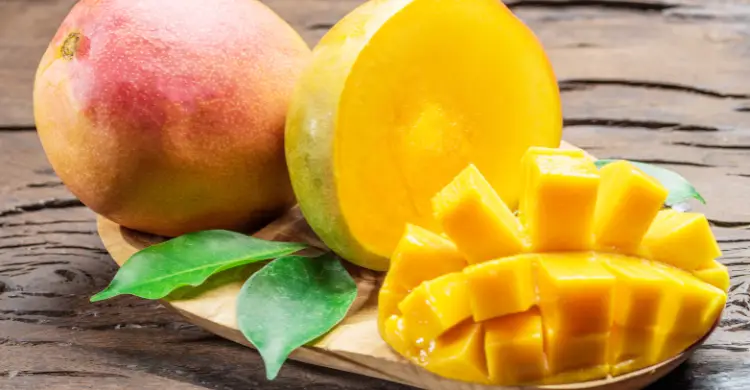 দাঁত সুস্থ রাখতে যেসব ফল খাওয়ায় লাগাম টানাই ভালো