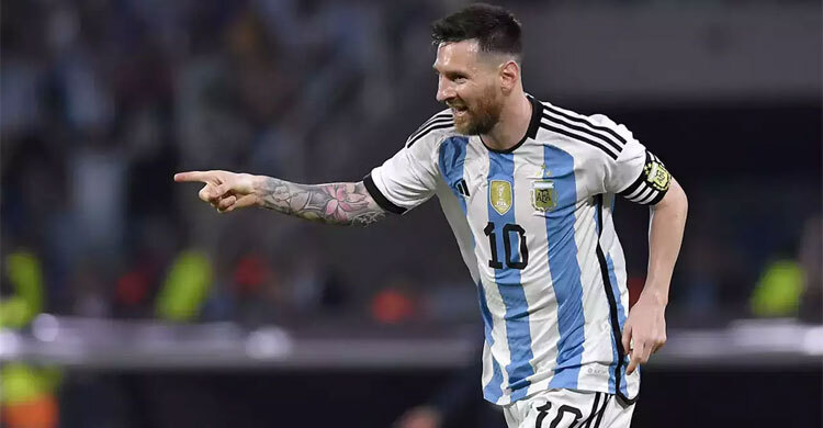 গোলে সেঞ্চুরি পূরণ করে বিরল রেকর্ড মেসির