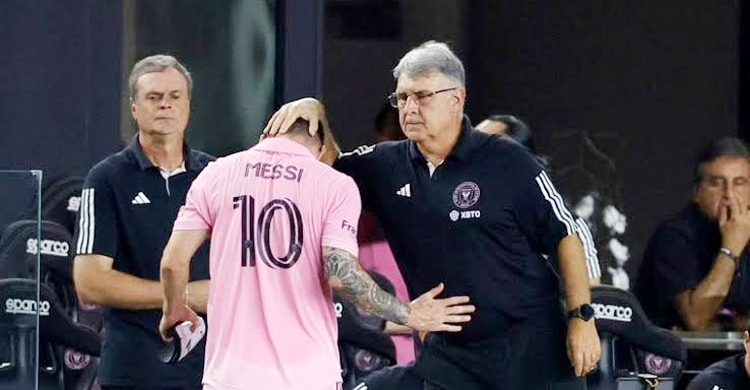 মিয়ামির বড় জয়ের ম্যাচে চোট নিয়ে মাঠ ছাড়লেন মেসি