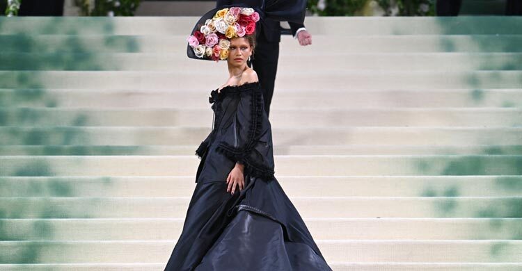 Hummingbirds and hooves take over the red carpet at Met Gala