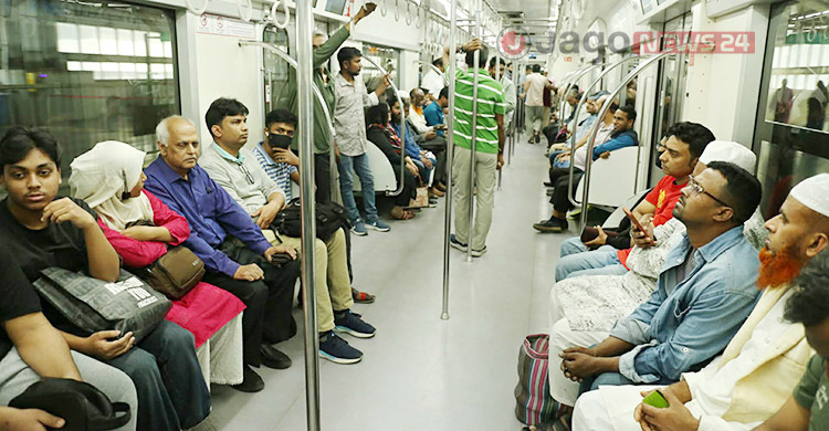 মেট্রোরেলে চড়ে ভোট