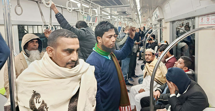 ঢাকায় নেমেই মেট্রোরেলে জানাজাস্থলে যাচ্ছেন নেতাকর্মীরা