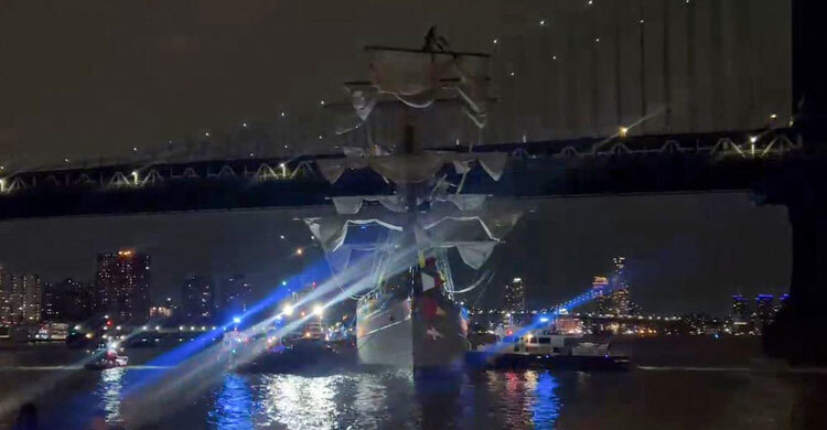 2 killed as Mexican navy ship hits Brooklyn Bridge