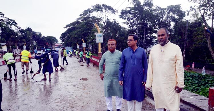 ৮ ঘণ্টায় কোরবানির বর্জ্য অপসারণে কাজ করছে সিসিক
