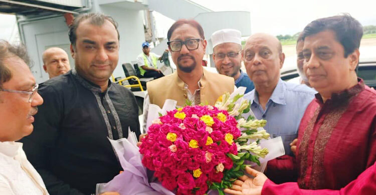 কানাডা সফর শেষে চট্টগ্রাম ফিরলেন মেয়র