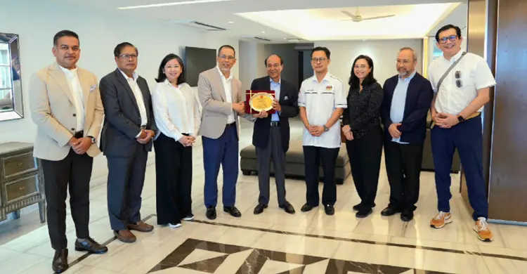 Diplomats from six countries visit MGI Industrial Economic Zone