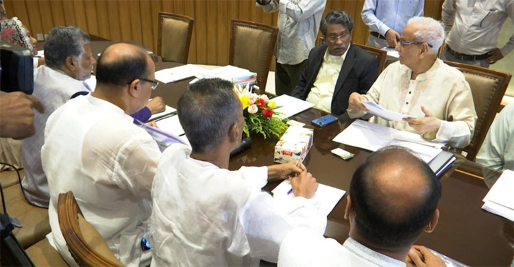 অনির্বাচিত সরকার দীর্ঘস্থায়ী হলে সমস্যা বাড়ে: ফরহাদ