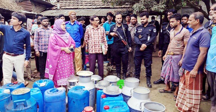 জেলি-তেল-সোডা মিশিয়ে তৈরি হচ্ছে ভেজাল দুধ!