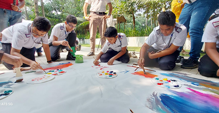 কষ্টগুলো নীল জলে ভাসিয়ে দিলাম, বললো মাইলস্টোনের শিশুরা
