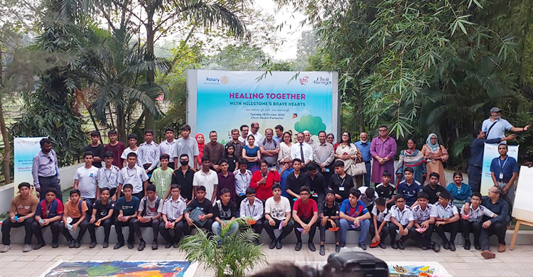 কষ্টগুলো নীল জলে ভাসিয়ে দিলাম, বললো মাইলস্টোনের শিশুরা