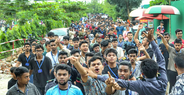 ৬ দফা দাবিতে উত্তাল মাইলস্টোন কলেজ