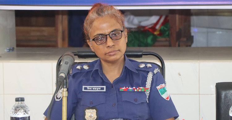 জয়পুরহাটের প্রথম নারী পুলিশ সুপার মিনা মাহমুদা