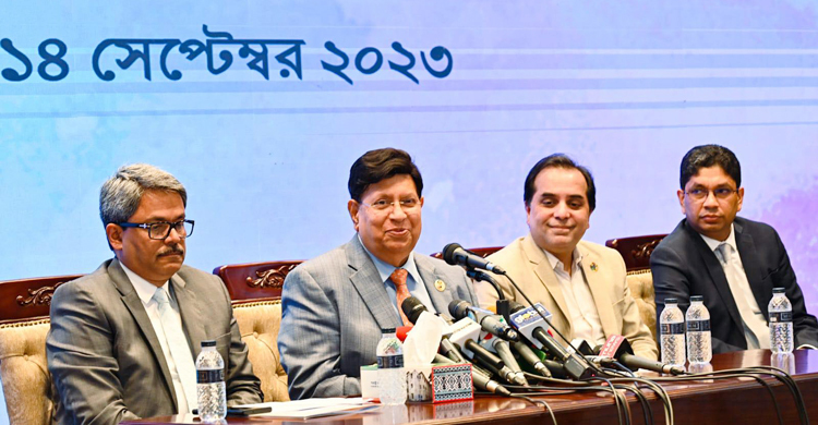 সৎ হলে ইউনূসের মামলা মোকাবিলা করা উচিত: পররাষ্ট্রমন্ত্রী