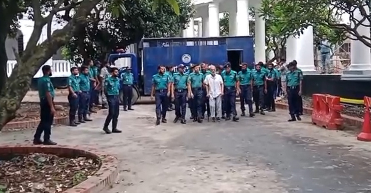 জুলাই গণহত্যার মামলায় সাবেক মন্ত্রীসহ ৪০ জন ট্রাইব্যুনালে