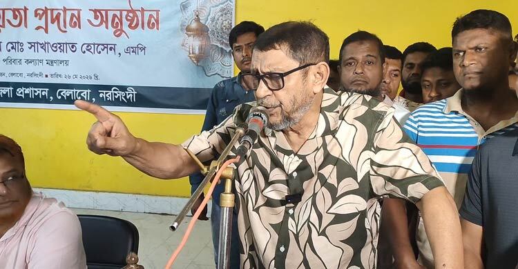 ঘরের চালে সৌরবিদ্যুৎ করেন, সব সরকারের ওপর চাপাবেন না