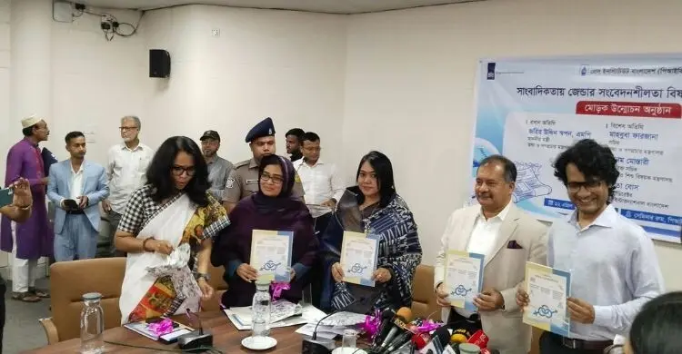 মোবাইল ফোনের সহজলভ্যতায় সাধারণ মানুষই এখন ‘সিটিজেন জার্নালিস্ট’