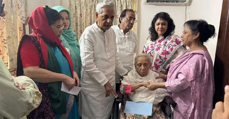 অসুস্থ শবনম মুশতারীর পাশে সরকার, চিকিৎসায় ৫ লাখ টাকা সহায়তা