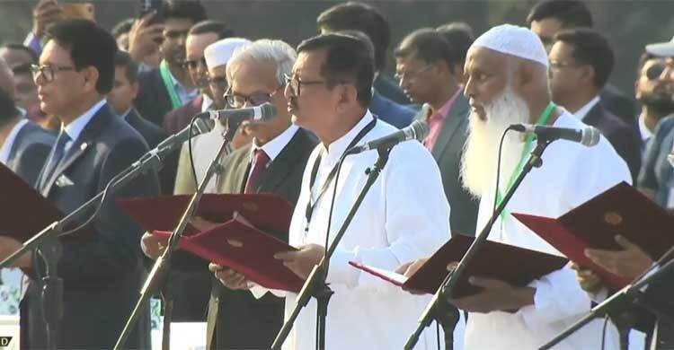25 ministers take oath