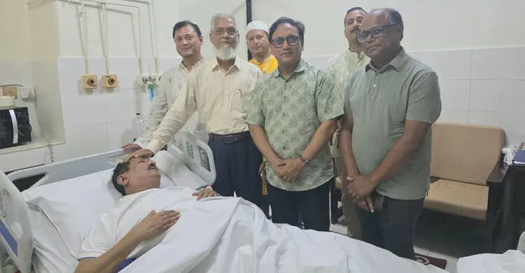 হঠাৎ অসুস্থ ভূমিমন্ত্রী মিনু, দেওয়া হলো তিন ব্যাগ রক্ত