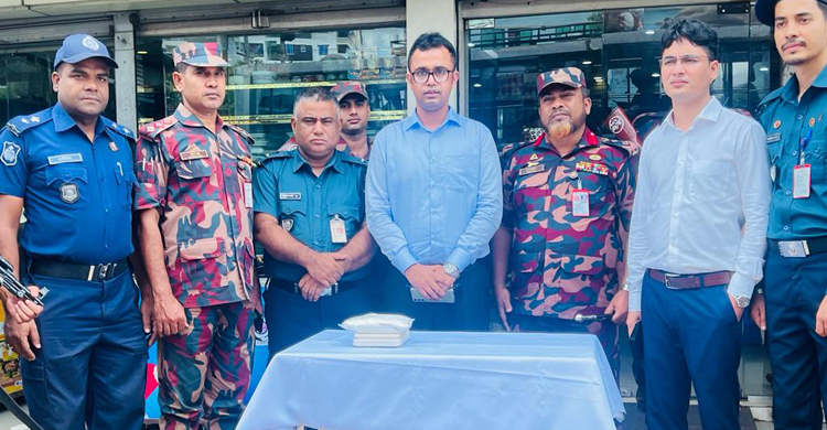 শ্যামলী পরিবহনের বাস থেকে ক্রিস্টাল মেথ খুঁজে বের করলো কুকুর