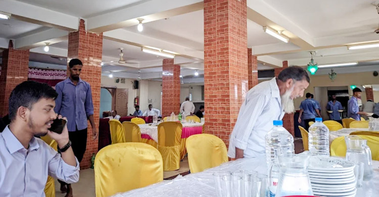 এক বিয়ের খাবার খেয়ে ফেললো আরেক বিয়ের শতাধিক বরযাত্রী