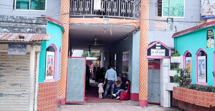 এক বিয়ের খাবার খেয়ে ফেললো আরেক বিয়ের শতাধিক বরযাত্রী