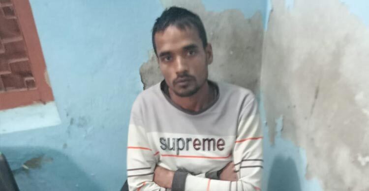 ফাঁদ পেতে হরিণ শিকার, জবাই করতে গিয়ে ধরা