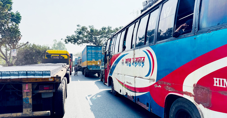 মিরসরাইয়ে ঢাকা-চট্টগ্রাম মহাসড়কে ১০ কিলোমিটারে যানজট