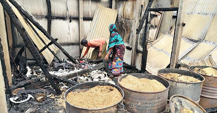 আগুনে পুড়ে ছাই দুই ভাইয়ের বসতঘর