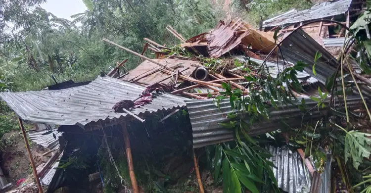 জঙ্গল সলিমপুরে পাহাড়ধসে প্রাণ গেলো শিশুর