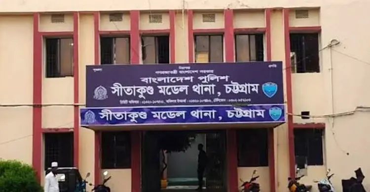 যুবক খুন: জানাজা শেষে অভিযুক্তকে খুঁজে বের করে পিটিয়ে হত্যা