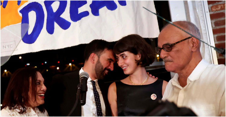 ভারতের নারী নির্মাতার ছেলেই এখন নিউইয়র্কের প্রথম মুসলিম মেয়র