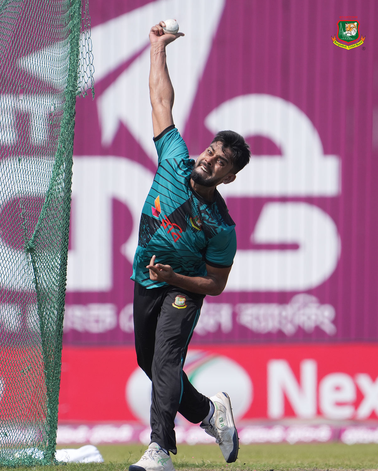 মিরপুরের মাটিতে স্পিনারদের আধিপত্য