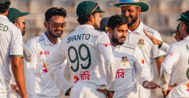 অবশেষে পাকিস্তানের শতরানের ওপেনিং জুটি ভাঙলেন মিরাজ