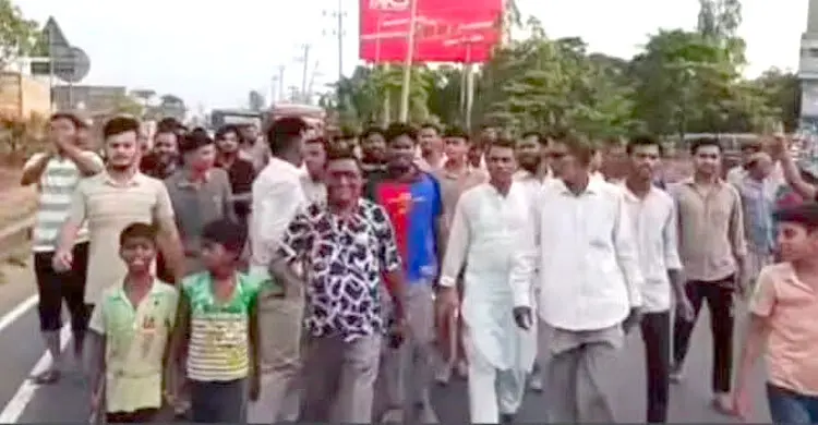 বালু উত্তোলন নিয়ে সংঘর্ষে ঢাকা-চট্টগ্রাম মহাসড়ক অবরোধ