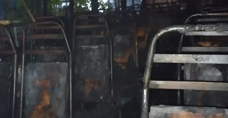 বাসে আগুন দিয়ে স্থানীয়দের ধাওয়া খেয়ে নদীতে লাফ, পরে মৃত্যু