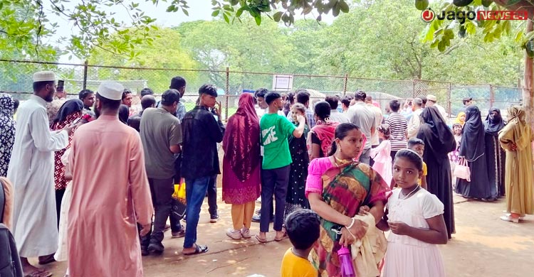 ঈদের দ্বিতীয় দিন: সকাল থেকেই চিড়িয়াখানায় দর্শনার্থীর ভিড়