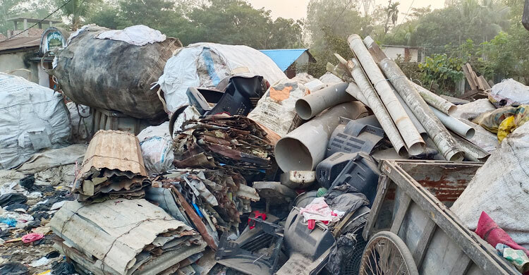 ভাঙ্গারি ব্যবসায় কপাল খুলেছে দুই শতাধিক যুবকের