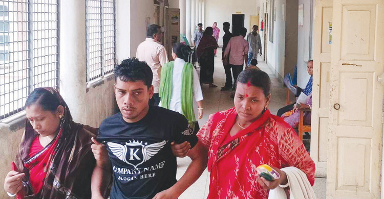 একজন পরিচ্ছন্নতাকর্মী দিয়ে চলছে উপজেলা স্বাস্থ্য কমপ্লেক্স