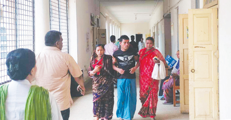 একজন পরিচ্ছন্নতাকর্মী দিয়ে চলছে উপজেলা স্বাস্থ্য কমপ্লেক্স