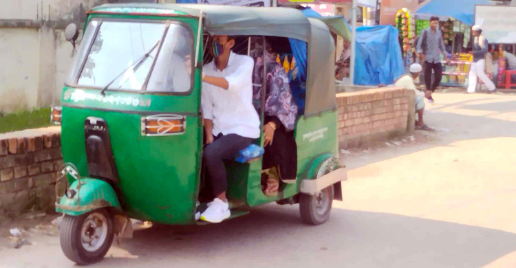 বন্ধ বাস, নিষিদ্ধ হলেও মহাসড়কে অটোরিকশার রাজত্ব