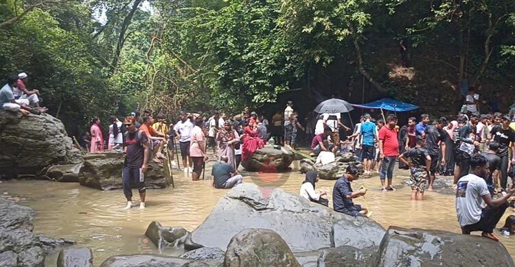 পাহাড়-ঝরনার তীর্থস্থান মিরসরাইয়ে আবাসন সংকট