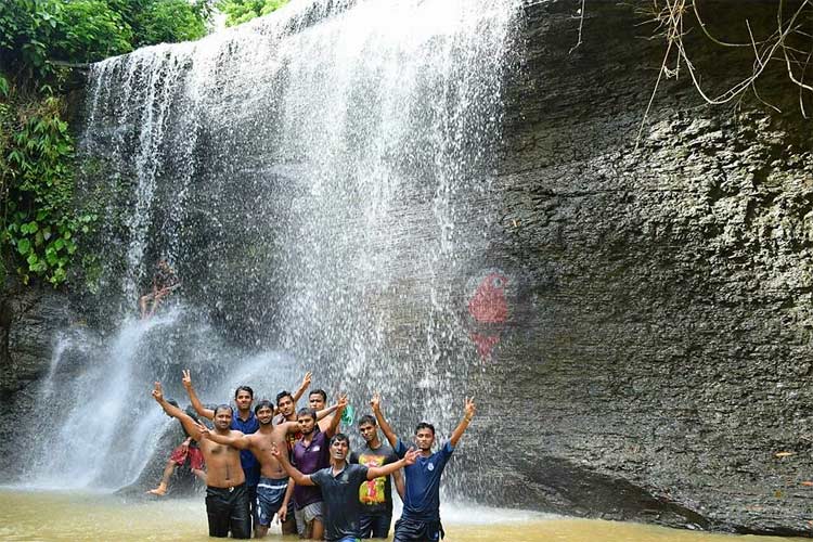 পাহাড়-ঝরনার তীর্থস্থান মিরসরাইয়ে আবাসন সংকট