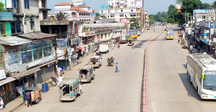 ‘দুপুরের পর গাড়ি বন্ধ করে দেব, না হয় তেলের টাকাও উঠবে না’