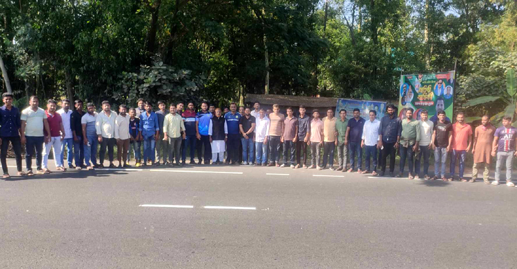 ঢাকা-চট্টগ্রাম মহাসড়ক পাহারায় সরকারি দলের নেতাকর্মীরা