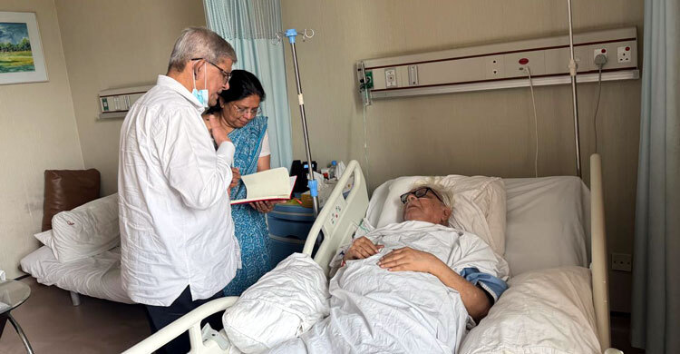 বদরুদ্দীন উমরের খোঁজ নিতে হাসপাতালে মির্জা ফখরুল